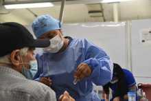 &iexcl;No hay excusas! Puntos de vacunaci&oacute;n y toma de pruebas, disponibles permanentemente en medio del quinto pico