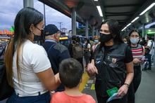 Tarjeta roja para quienes no usan tapabocas en el transporte masivo y no han completado su esquema de vacunaci&oacute;n