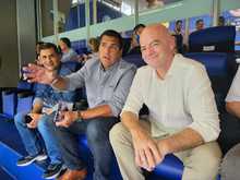 Con salsa y buen f&uacute;tbol, Cali recibi&oacute; al presidente de la FIFA 