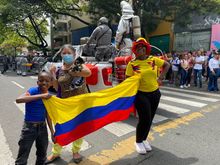 Las familias volvieron a vivir presencialmente el desfile del 20 de julio
