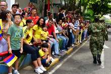 Las familias volvieron a vivir presencialmente el desfile del 20 de julio
