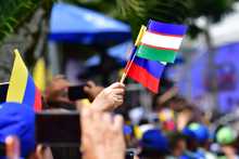 Las familias volvieron a vivir presencialmente el desfile del 20 de julio