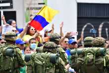 Las familias volvieron a vivir presencialmente el desfile del 20 de julio