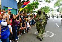 Las familias volvieron a vivir presencialmente el desfile del 20 de julio