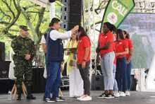 Alcald&iacute;a de Cali otorga medallas al M&eacute;rito C&iacute;vico en su m&aacute;xima categor&iacute;a