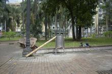 Reubican cestos de basura dentro de la Plaza de Cayzedo