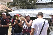 Que retumbe el sonido de la vida y paz, en las orquestas de las barras populares