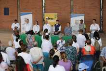 Alcald&iacute;a de Cali y residentes de la comuna 8, firman acuerdo para rehabilitaci&oacute;n de v&iacute;as