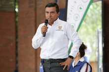 Alcald&iacute;a de Cali y residentes de la comuna 8, firman acuerdo para rehabilitaci&oacute;n de v&iacute;as