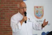 Alcald&iacute;a de Cali y residentes de la comuna 8, firman acuerdo para rehabilitaci&oacute;n de v&iacute;as