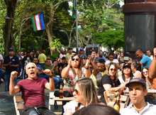 Con tranquilidad y alegr&iacute;a, cale&ntilde;os presenciaron la posesi&oacute;n presidencial en el Bulevar del Rio