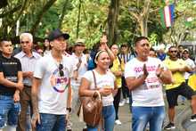 Con tranquilidad y alegr&iacute;a, cale&ntilde;os presenciaron la posesi&oacute;n presidencial en el Bulevar del Rio