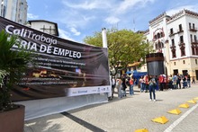 J&oacute;venes acudieron de forma masiva a  feria de empleo para aspirar a cerca de 1000 vacantes
