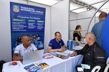 J&oacute;venes acudieron de forma masiva a  feria de empleo para aspirar a cerca de 1000 vacantes