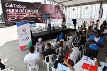 J&oacute;venes acudieron de forma masiva a  feria de empleo para aspirar a cerca de 1000 vacantes