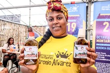 De pescado seco, viche y marimba disfrutan los turistas en el Petronio