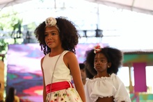 Pasarela Quilombo abri&oacute; desfile de moda en el Petronio &Aacute;lvarez