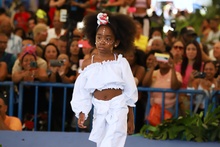 Pasarela Quilombo abri&oacute; desfile de moda en el Petronio &Aacute;lvarez