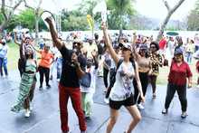 &ldquo;No me pude resistir, aqu&iacute; estoy bailando, probando la comida, me encanta Cali y la gente": turista de Bogot&aacute;