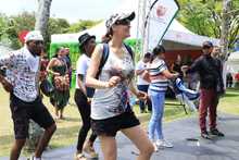 &ldquo;No me pude resistir, aqu&iacute; estoy bailando, probando la comida, me encanta Cali y la gente": turista de Bogot&aacute;