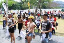 &ldquo;No me pude resistir, aqu&iacute; estoy bailando, probando la comida, me encanta Cali y la gente": turista de Bogot&aacute;