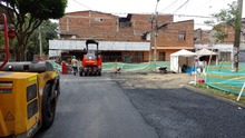 Avanzan intervenciones viales en la comuna 8 con &lsquo;Obras de Coraz&oacute;n&rsquo;