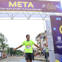 As&iacute; se vivi&oacute; la carrera que di&oacute; apertura a la Semana de la Juventud