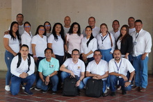 Personas en campo que realizan la operaci&oacute;n avispa