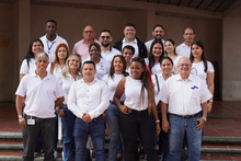 Personas en campo que realizan la operaci&oacute;n avispa