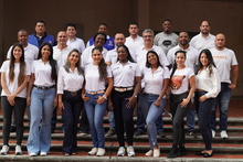 Personas en campo que realizan la operaci&oacute;n avispa