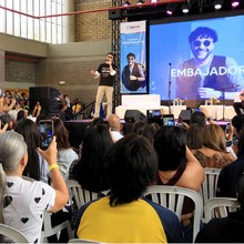   Tiempo, canciones e historias comparti&oacute; Andr&eacute;s Cepeda con estudiantes del oriente de Cali 