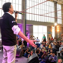   Tiempo, canciones e historias comparti&oacute; Andr&eacute;s Cepeda con estudiantes del oriente de Cali 
