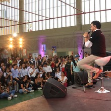 Tiempo, canciones e historias comparti&oacute; Andr&eacute;s Cepeda con estudiantes del oriente de Cali