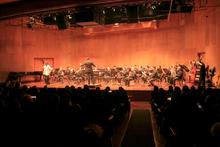 &lsquo;V&eacute;rsame mucho&rsquo;, un di&aacute;logo polif&oacute;nico entre el bolero y la poes&iacute;a