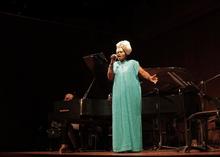 &lsquo;V&eacute;rsame mucho&rsquo;, un di&aacute;logo polif&oacute;nico entre el bolero y la poes&iacute;a