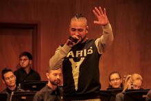 &lsquo;V&eacute;rsame mucho&rsquo;, un di&aacute;logo polif&oacute;nico entre el bolero y la poes&iacute;a