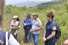 En la ladera de Cali se construye paz mediante el desarrollo de huertas comunitarias 
