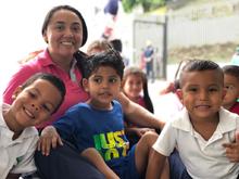 Salsa, ritmos del Pac&iacute;fico y regalos alegraron la ma&ntilde;ana de las ni&ntilde;as y ni&ntilde;os de la UTS de Silo&eacute;  