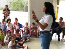Salsa, ritmos del Pac&iacute;fico y regalos alegraron la ma&ntilde;ana de las ni&ntilde;as y ni&ntilde;os de la UTS de Silo&eacute;  