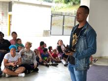 Salsa, ritmos del Pac&iacute;fico y regalos alegraron la ma&ntilde;ana de las ni&ntilde;as y ni&ntilde;os de la UTS de Silo&eacute;  