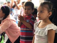 Salsa, ritmos del Pac&iacute;fico y regalos alegraron la ma&ntilde;ana de las ni&ntilde;as y ni&ntilde;os de la UTS de Silo&eacute;  