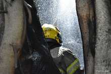 Tratan de salvar a un octogenario al que le echaron candela