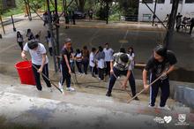 Con palas, escobas y pintura se cumpli&oacute; la minga en planteles educativos 