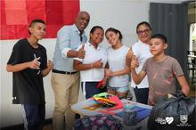 Con palas, escobas y pintura se cumpli&oacute; la minga en planteles educativos 