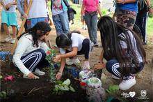 Con palas, escobas y pintura se cumpli&oacute; la minga en planteles educativos 