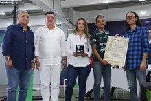 &ldquo;Ustedes son referente de liderazgo para incentivar el f&uacute;tbol en las ni&ntilde;as&rdquo;: alcalde Ospina