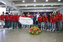 &ldquo;Ustedes son referente de liderazgo para incentivar el f&uacute;tbol en las ni&ntilde;as&rdquo;: alcalde Ospina