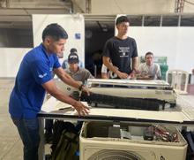 Ideas de negocio de becarios de Todas y Todos a Estudiar se destacan en Feria de Servicios