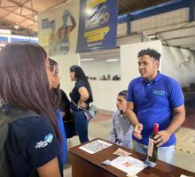 Ideas de negocio de becarios de Todas y Todos a Estudiar se destacan en Feria de Servicios