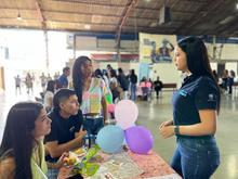 Ideas de negocio de becarios de Todas y Todos a Estudiar se destacan en Feria de Servicios